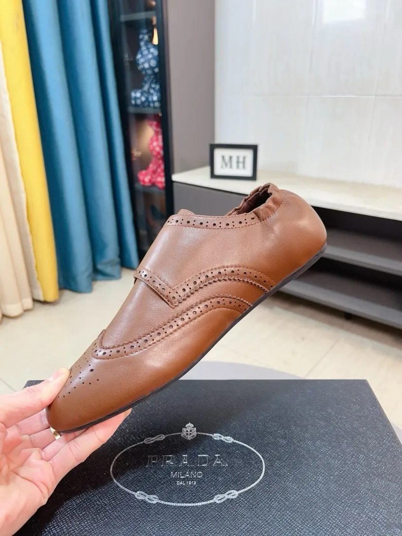 Men's shoes 💰560🌸🌸Men's shoes 💰prada/Prada New men's spliced ​​casual sports shoes. These sports shoes use exquisite stitching technology to outline a unique geometric texture, and contemporary lines and details reinterpret the classic sports style. The upper is made of ultra-official material, and the inner foot pad is made of cow leather. It is light and breathable, practical and versatile, and the outsole has a laser logo to create a comfortable wearing experience. Comes with full set of original packaging dust bag! Size: 38-44 (45 customized)